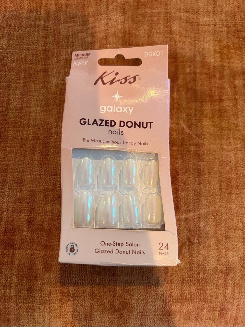 NIB Kiss Galaxy Glazed Donut Nails — Iridescent White (24 Nails)